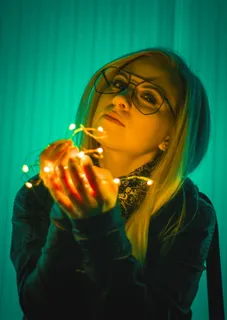 美国，比林斯，眼镜，头巾，夜晚，城市，女性，灯光