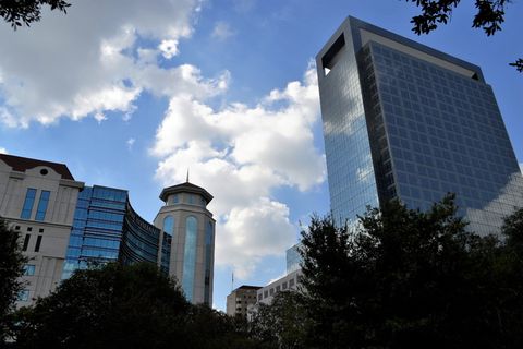 德克萨斯州休斯顿商业区，高层，云层，树木，德克萨斯州休斯顿，市中心