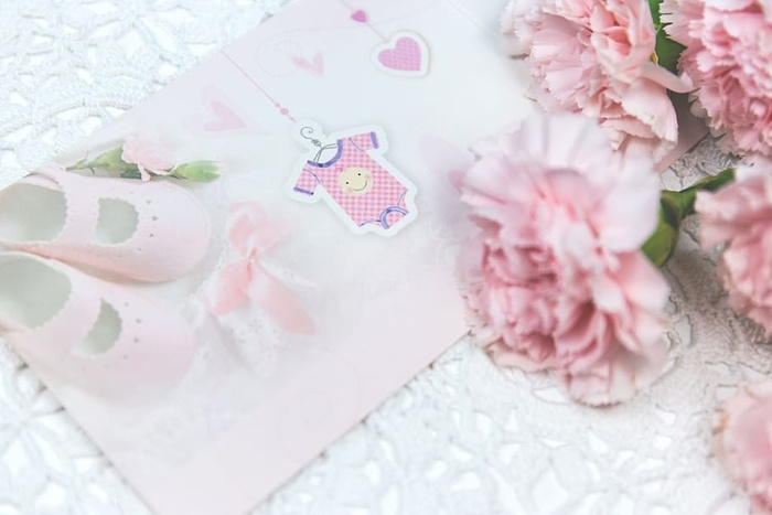 平的，躺着的，摄影的，粉色的，卡片的，旁边的，花的，可爱的