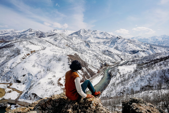 女人，坐着，山顶，悬崖，自然，山脉，雪，人