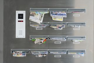 邮箱、广告、公寓楼、信件、报纸、公寓、文件夹、周刊