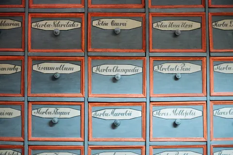 棕色和灰色木制抽屉, 家具, 抽屉, 波兰, 克拉科夫, Word, 木材, 内阁