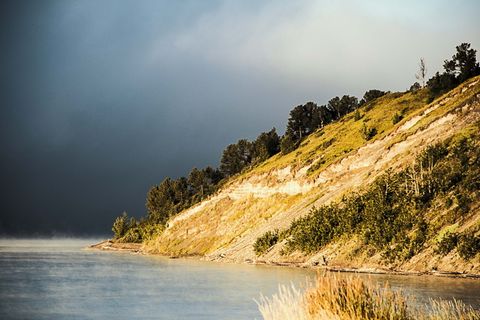 加拿大，幽灵湖，风暴，阳光，树木，云，太阳，海岸线