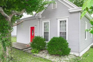 红色、门、灰色、房屋、厂房、建筑结构、建筑外观、建筑