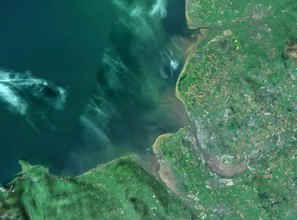 显示英国利物浦湾的卫星图像 显示英国利物浦湾的卫星图像