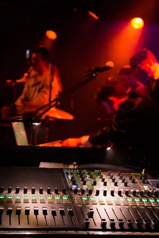 发生、乐队、混音控制台、声音、声音工程师、音量、音频曲目、音乐