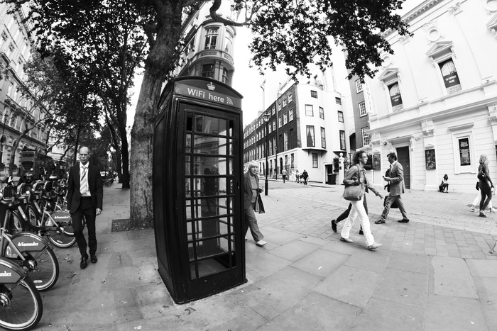 英国，现代电话亭，电话亭，BW，伦敦，黑白，BandW，英格兰