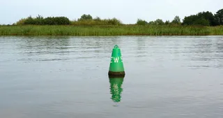 Scheepvaartmarking，标记，横向标记，水印，浮标设置，浮标，水域，反射