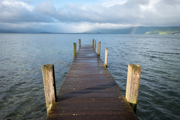 新西兰，陶波，湖泊，彩虹，雨，云，码头，木材