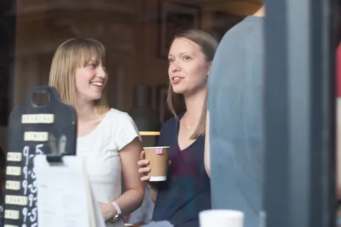 咖啡店，朋友聊天，女士聊天，女孩聊天，聊天，咖啡，微笑，幸福