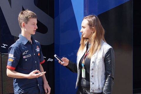 谈判，比赛，运动，比赛，摩托车，站立，两个人，男孩