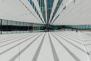 现代白色建筑，建筑师艾利斯·马泰乌斯的EDP总部，葡萄牙里斯本