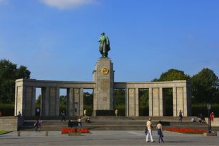 柏林，俄罗斯人，纪念馆，纪念碑，俄罗斯人纪念馆，17世纪的街道，六月，著名的地方