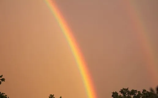 白天的彩虹，彩虹，天气，自然现象，雷雨，自然景观，双彩虹，自然之美