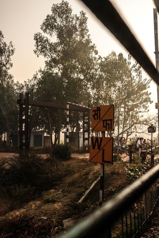 黄色和黑色标识