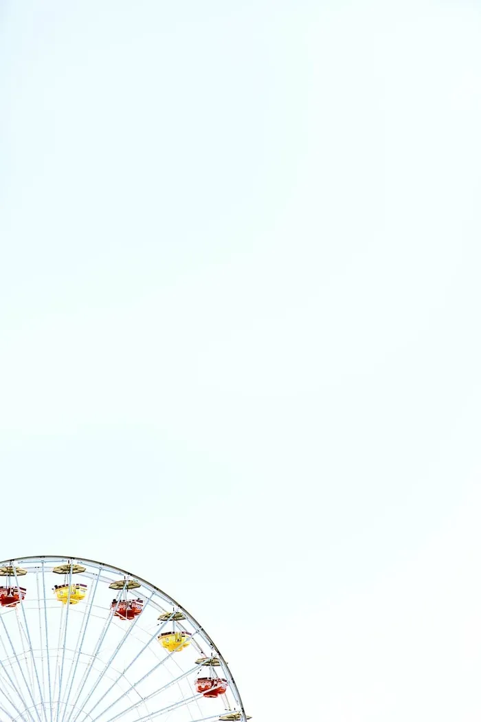 灰色、红色、黄色、摩天轮、车轮、钢铁、金属、游乐设施