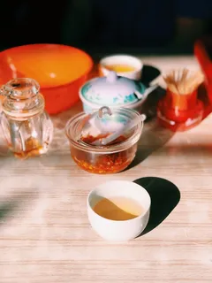 半满液体碗的选择性聚焦摄影