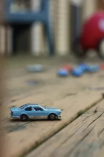 选择性，聚焦摄影，蓝色，coupe比例模型，棕色，木质，表面，火柴盒车