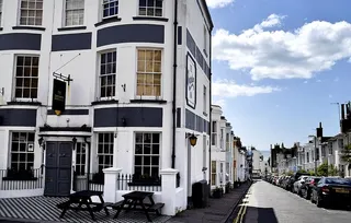 公寓、建筑、明亮、建筑、汽车、日光、门、外部