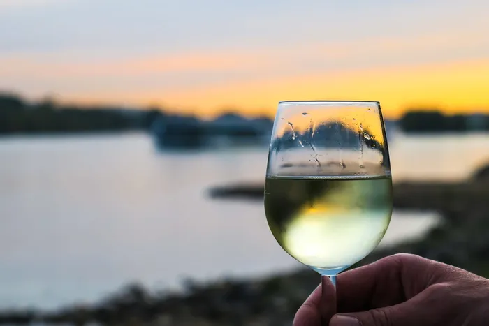 下班后，葡萄酒，受益，酒杯，酒精，abendstimmung，余辉，白葡萄酒