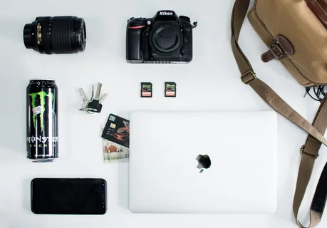 肯尼亚、内罗毕、monsterenergy、money、信用卡、智能手机、macbookpro、bagpack 肯尼亚、内罗毕、monsterenergy、money、信用卡、智能手机、macbookpro、bagpack