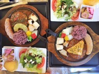 韩国，安松，马京里100-38号，香肠，大米，食品，餐厅，沙拉