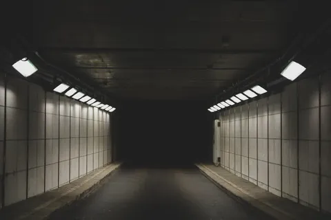 灰色隧道照片 灰色隧道照片
