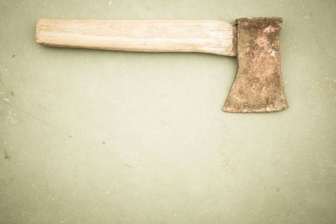 旧的，复古的，斧头的，钝的，生锈的，色欲的，绿色的，工作工具