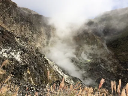 肖有坑,维基项目,*,台北,山,云,远景,芒属植物,火山 肖有坑,维基项目,*,台北,山,云,远景,芒属植物,火山