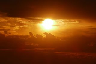 东方，太阳，天空，云，橙色，日落，天空，太阳