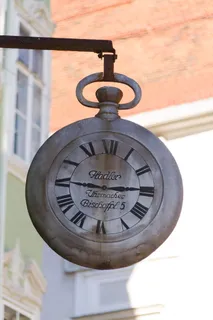 挂钟，罗马数字，旧，无人，关注前景，特写，白天，建筑结构