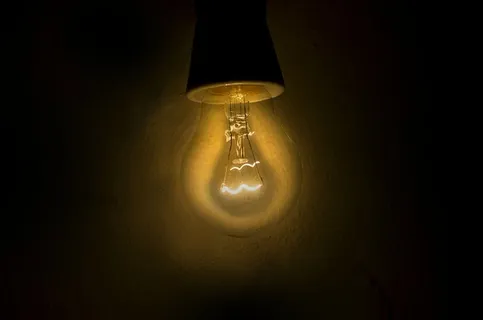 转动,透明,卤素灯泡,灯,灯泡,火花,黑暗,夜晚 转动,透明,卤素灯泡,灯,灯泡,火花,黑暗,夜晚