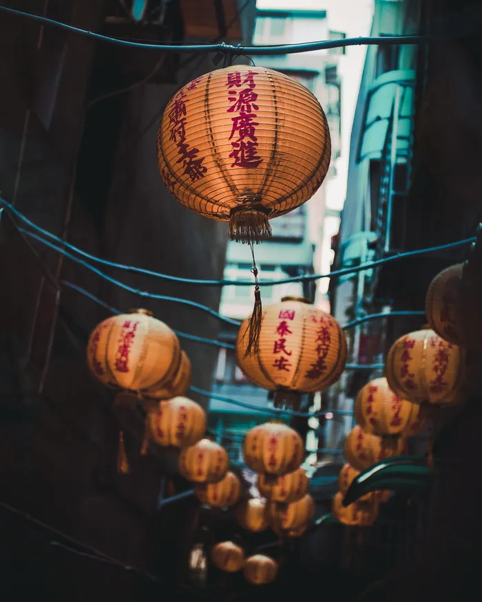 棕色灯笼的选择性聚焦照片