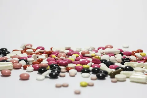 各种颜色和形状的药丸很多, 药物, 治愈, 片剂, 药房, 医疗, 这种疾病, 生病 各种颜色和形状的药丸很多, 药物, 治愈, 片剂, 药房, 医疗, 这种疾病, 生病
