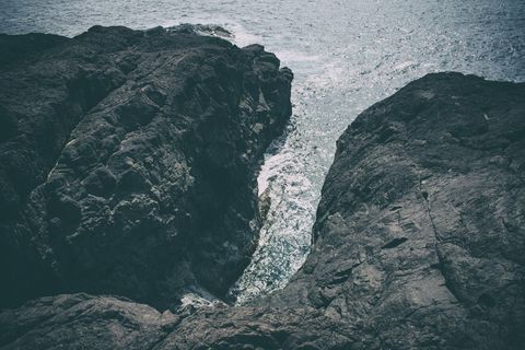 海湾悬崖鸟瞰图