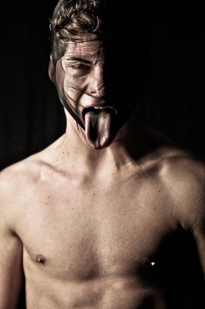 赤膊上阵, 一个人, 黑色背景, 影棚拍摄, 强度, 前视图, 成人, 室内