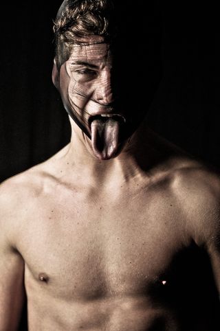 赤膊上阵, 一个人, 黑色背景, 影棚拍摄, 强度, 前视图, 成人, 室内