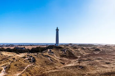 灯塔、蓝天、海岸、沙丘、丹麦、丹麦西海岸、lyngvig fyr、景观 灯塔、蓝天、海岸、沙丘、丹麦、丹麦西海岸、lyngvig fyr、景观