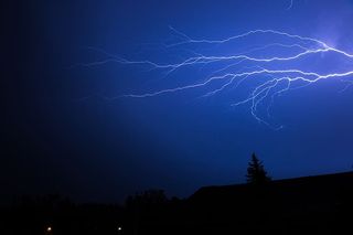 闪电，雷雨，夏季雷雨，前进，闪电，大自然的力量，风暴，大自然的美丽