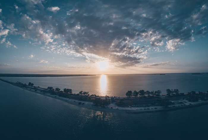 日出时的海景