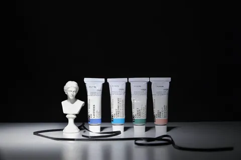 贴标签软管的特写照片 贴标签软管的特写照片