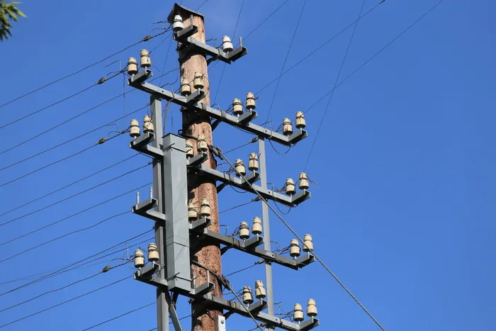 电话线，架空电力线，电话，通信，低角度视图，天空，电缆，蓝色