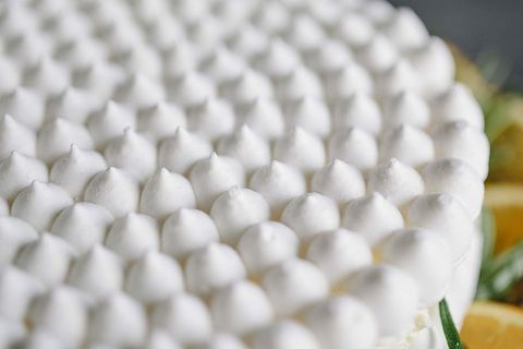 奶油和橙子酥皮蛋糕