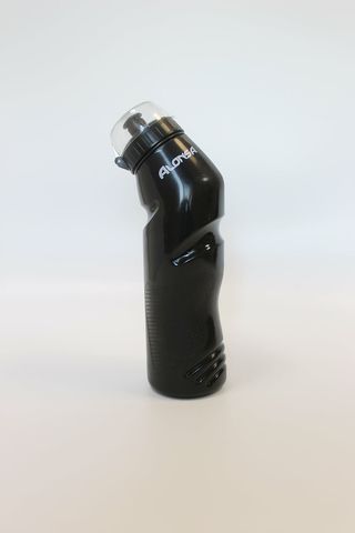 运动瓶，塑料瓶，黑瓶，摄影棚拍摄，单一物体，室内，无人，特写