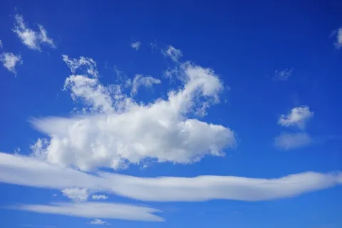 云,雨夹雪,云形成,天空,夏日,蓝色,白色,云形成 云,雨夹雪,云形成,天空,夏日,蓝色,白色,云形成