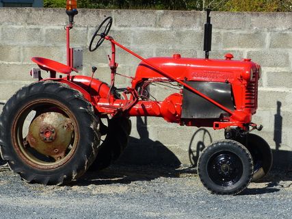 拖拉机，farmall，拖拉机farmall，前，mac cormick international harvester，red，Arromaches，诺曼底