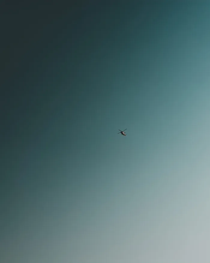 直升机接近的照片