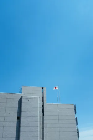 建筑物顶部悬挂*旗