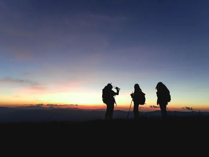 活动、探险、背光、背包、登山者、乡村、黑暗、黎明