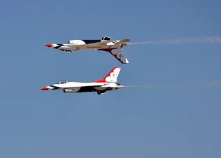 二、白色、飞机、蓝色、天空、雷诺航展、飞机、航空展